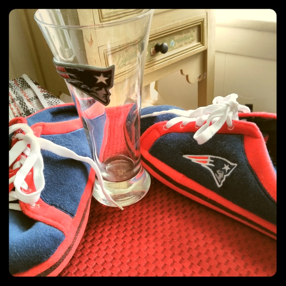 Patriot Fan Necessities(slippers & pilsner glass)